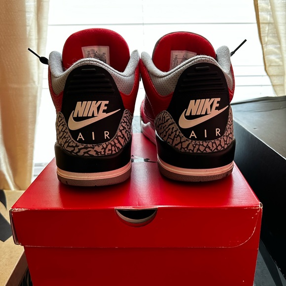 Air Jordan Retro 3 - Picture 2 of 3